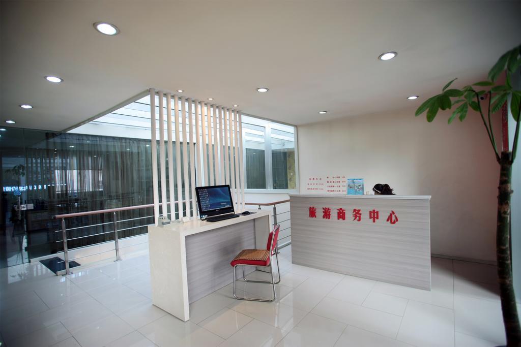Qingdao Renjia Bussiness Hotel Bagian luar foto