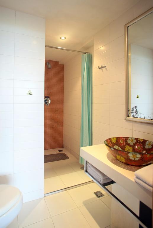 Qingdao Renjia Bussiness Hotel Bagian luar foto